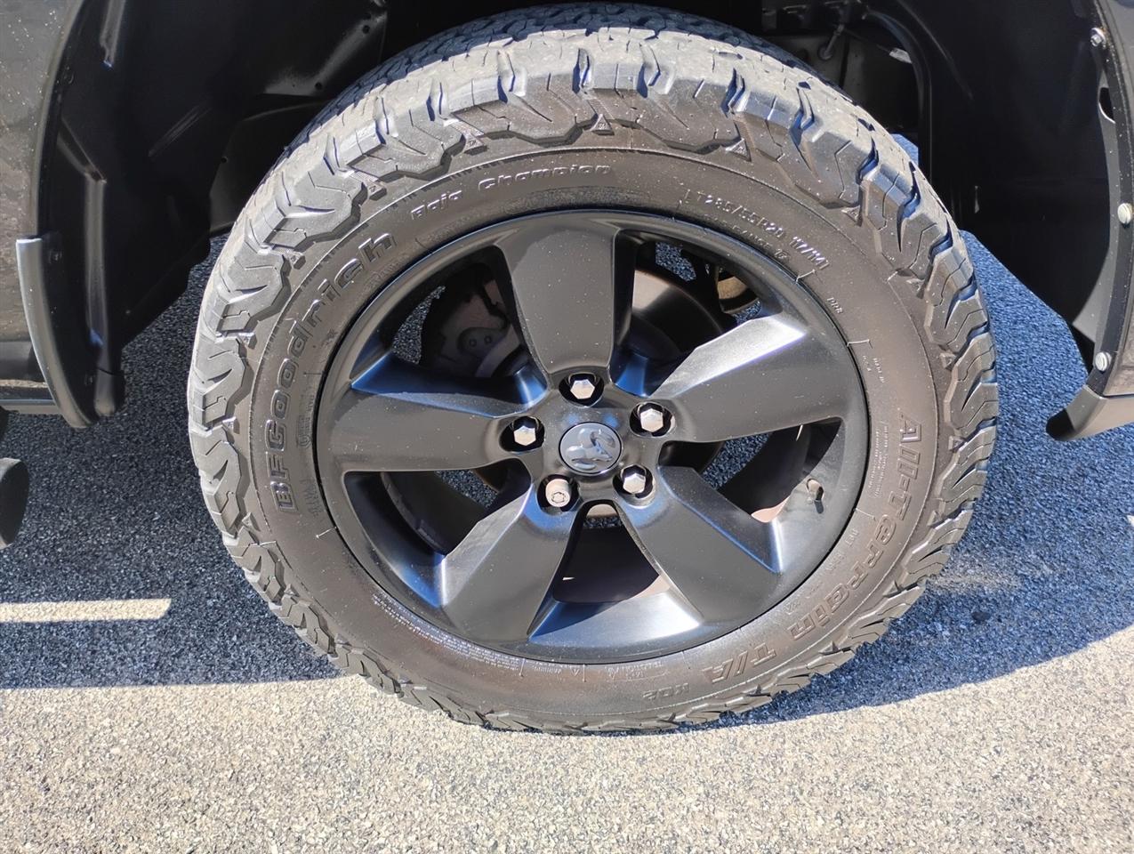 RAM 1500 Express 4x4 Crew Cab 5'7" Box 2017