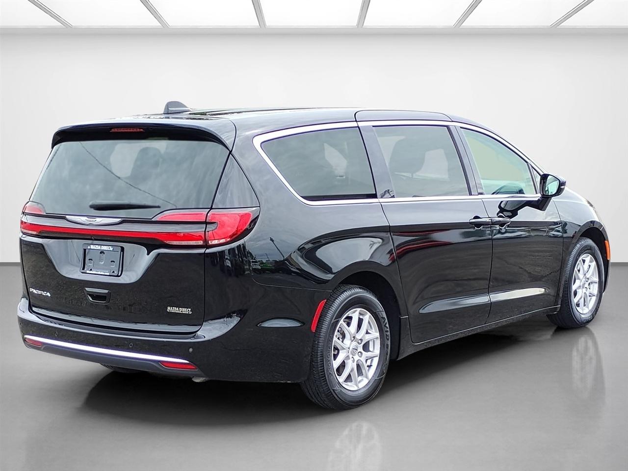 Chrysler Pacifica Touring L 2024