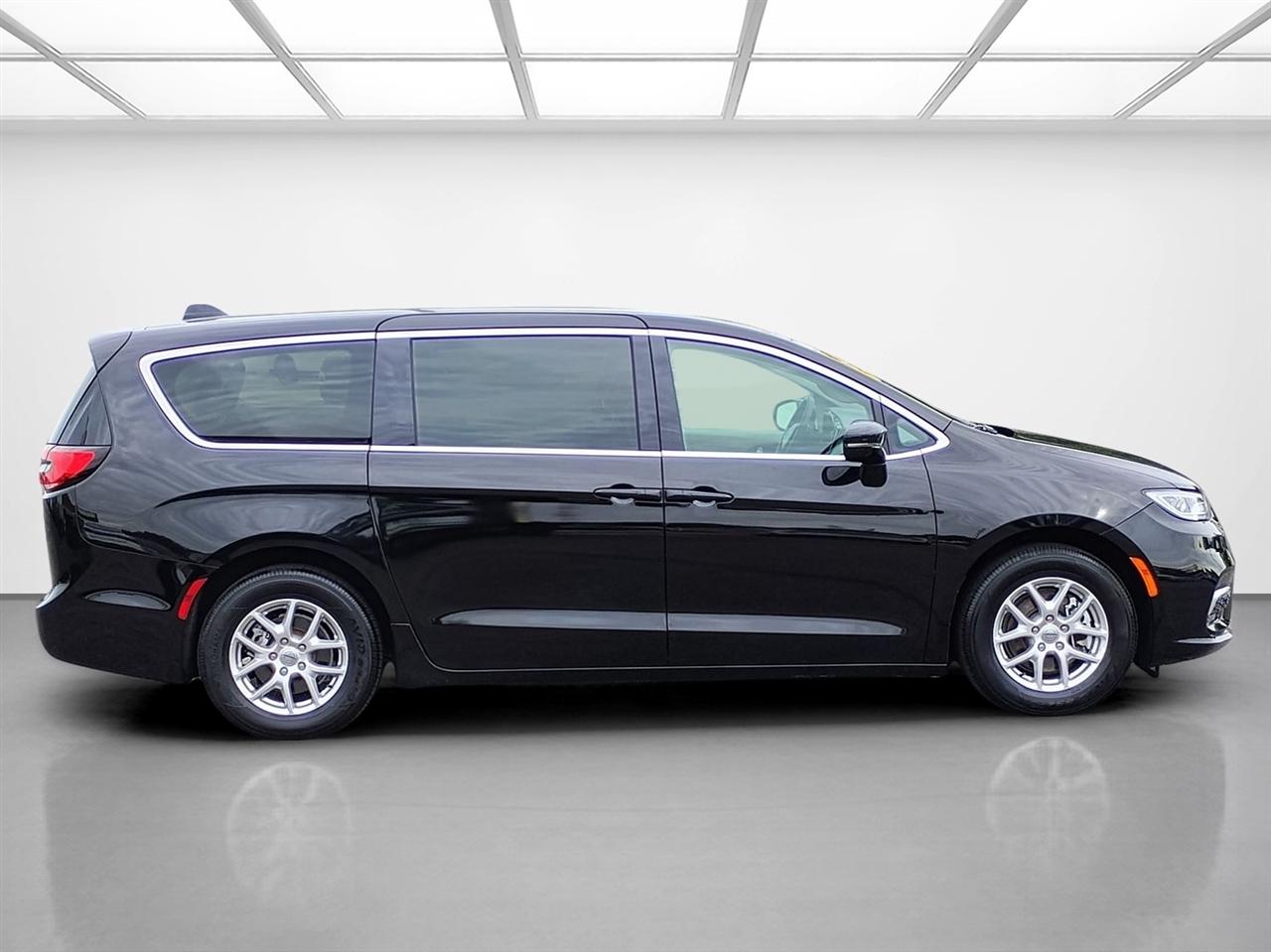 Chrysler Pacifica Touring L 2024