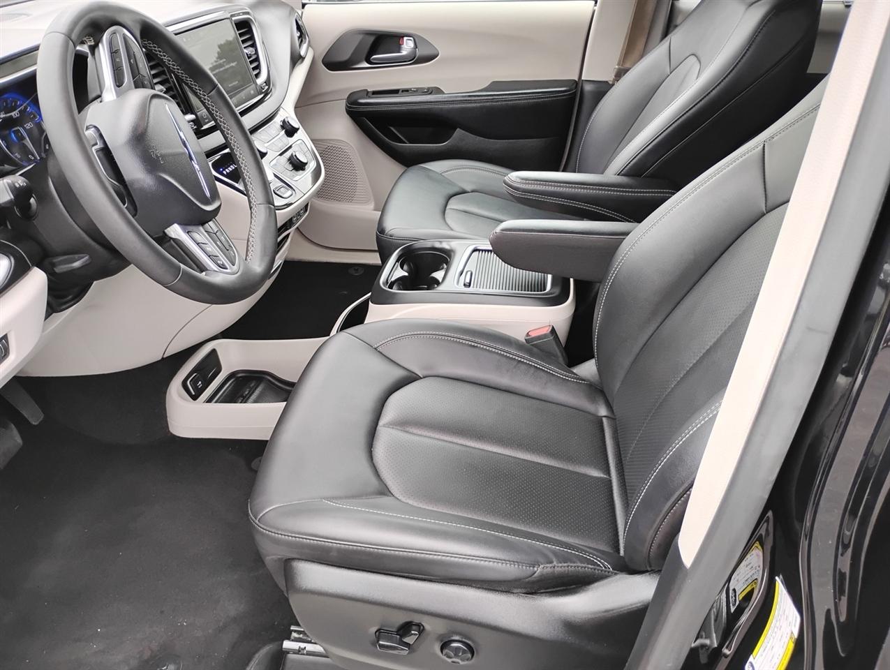 Chrysler Pacifica Touring L 2024