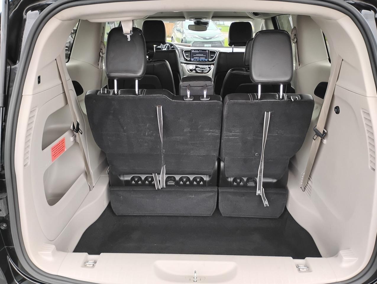Chrysler Pacifica Touring L 2024