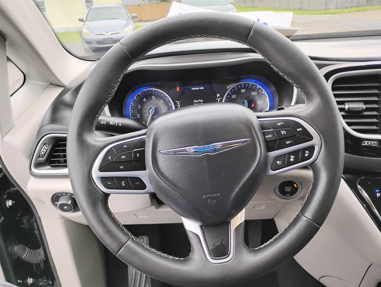 Chrysler Pacifica Touring L 2024