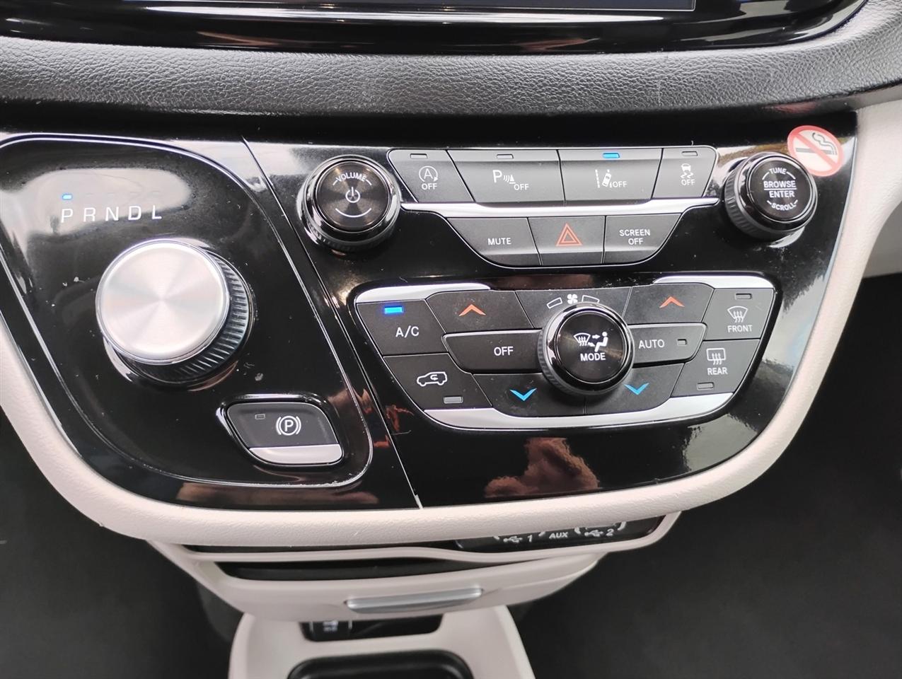 Chrysler Pacifica Touring L 2024