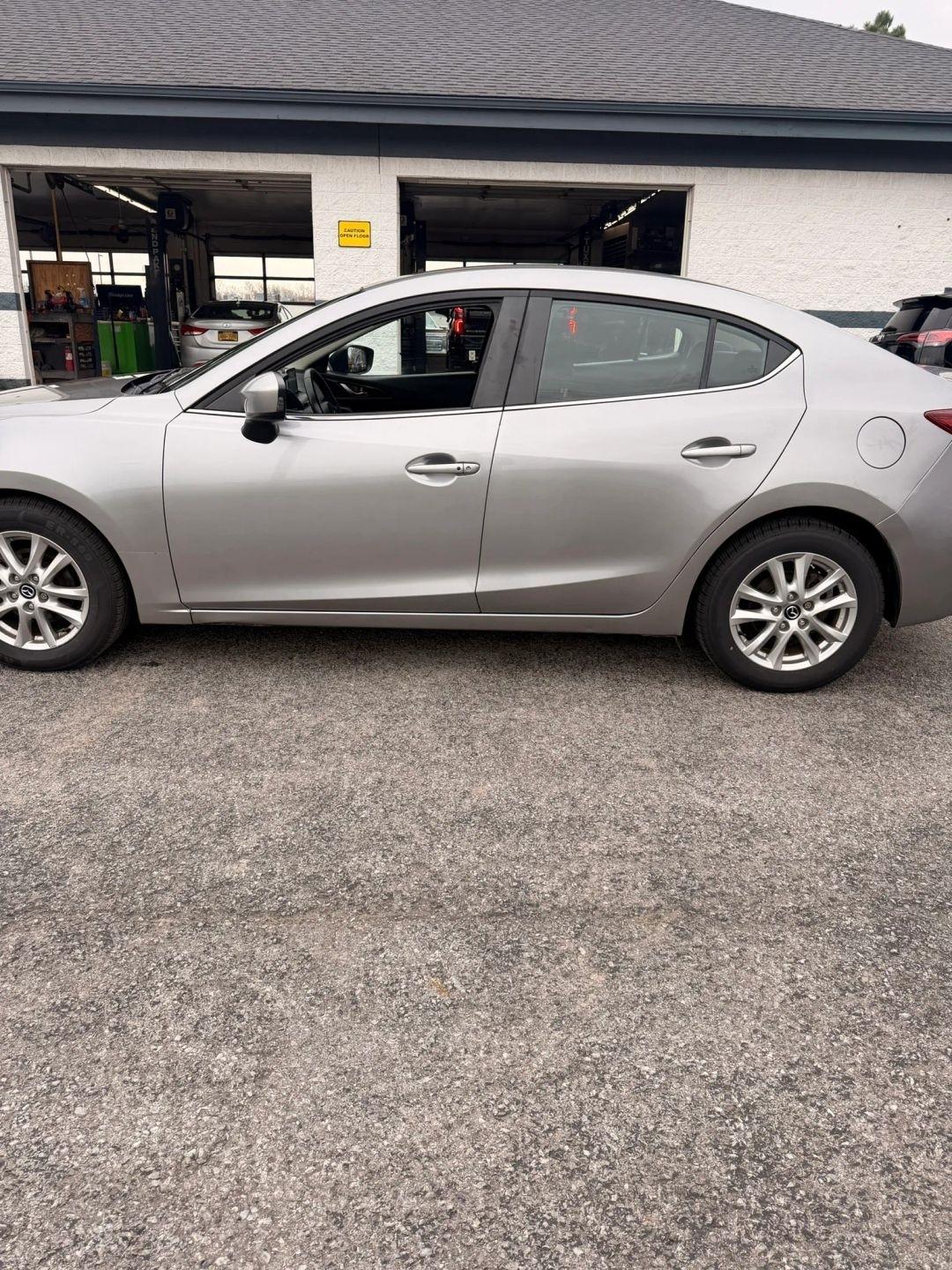 Mazda MAZDA3  2015