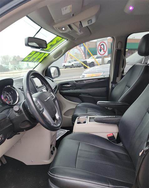 Chrysler Town & Country Touring 2013