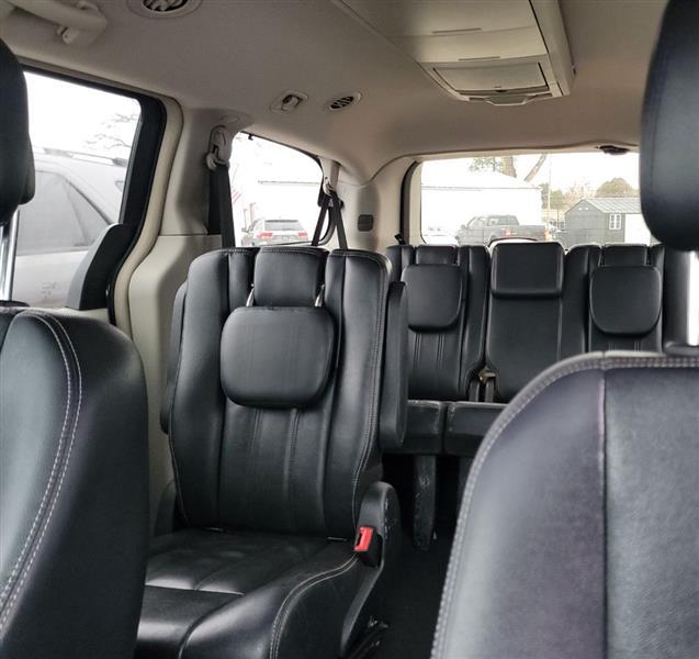 Chrysler Town & Country Touring 2013