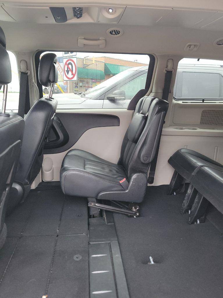 Chrysler Town & Country Touring 2013
