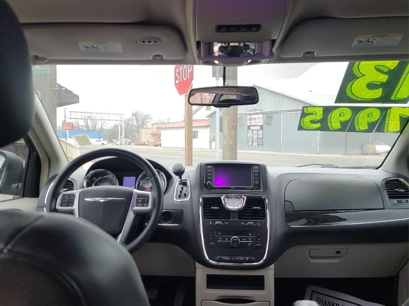 Chrysler Town & Country Touring 2013