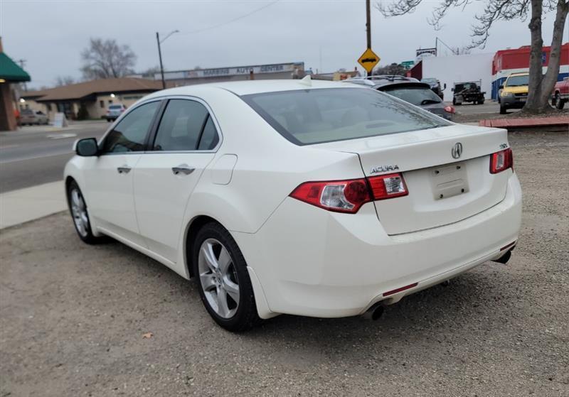 Acura TSX 5-Speed AT with Tech Package 2009