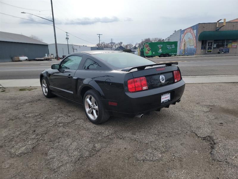 Ford Mustang GT Deluxe Coupe 2007
