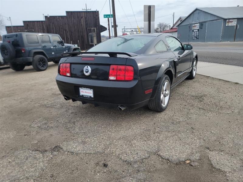 Ford Mustang GT Deluxe Coupe 2007