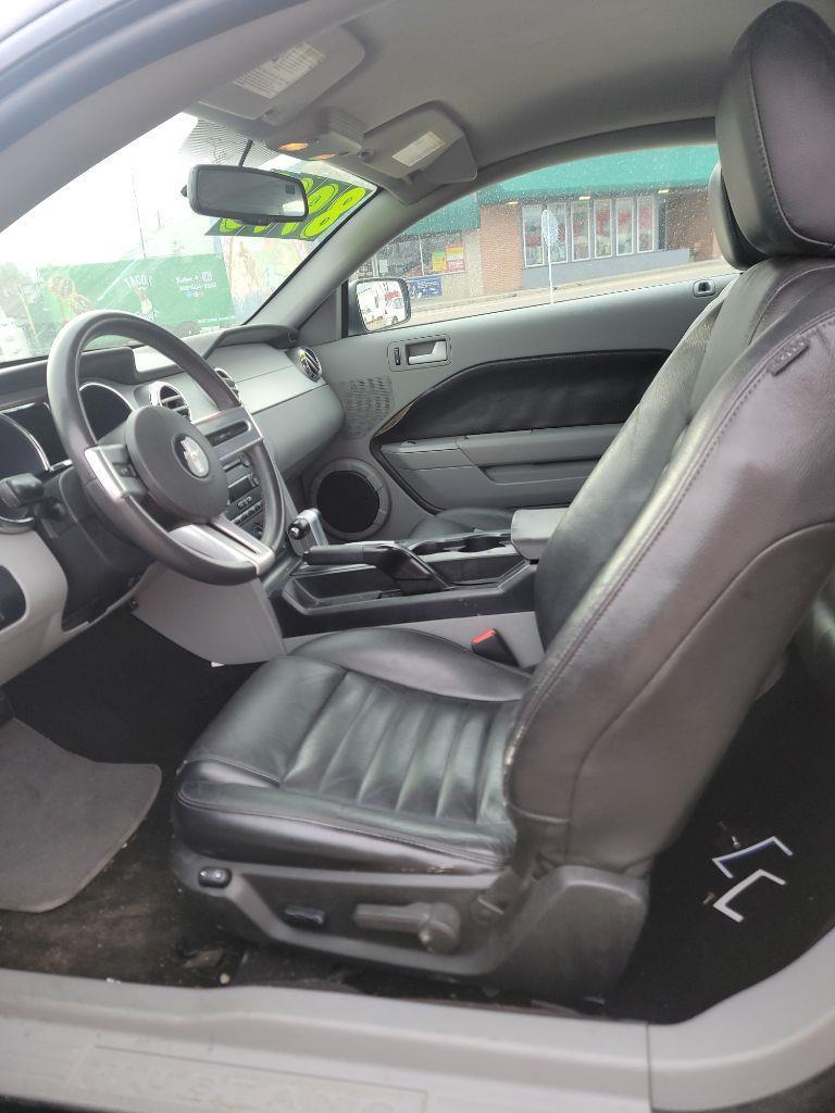 Ford Mustang GT Deluxe Coupe 2007