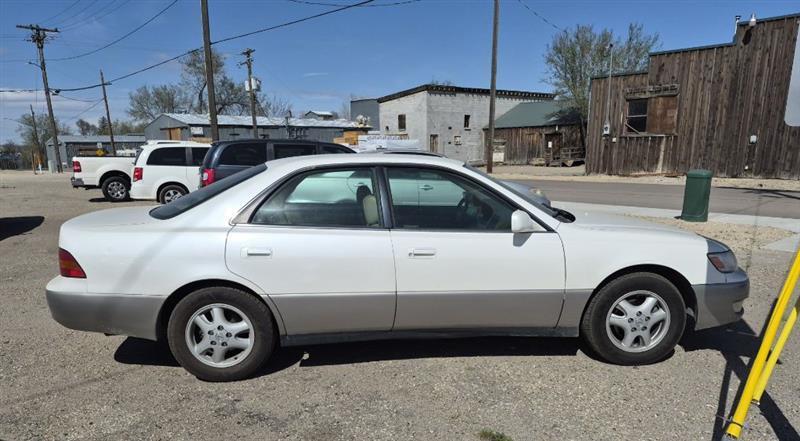 Lexus ES 300 Base 1999