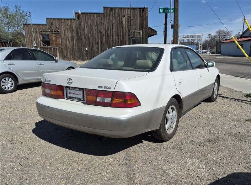 Lexus ES 300 Base 1999