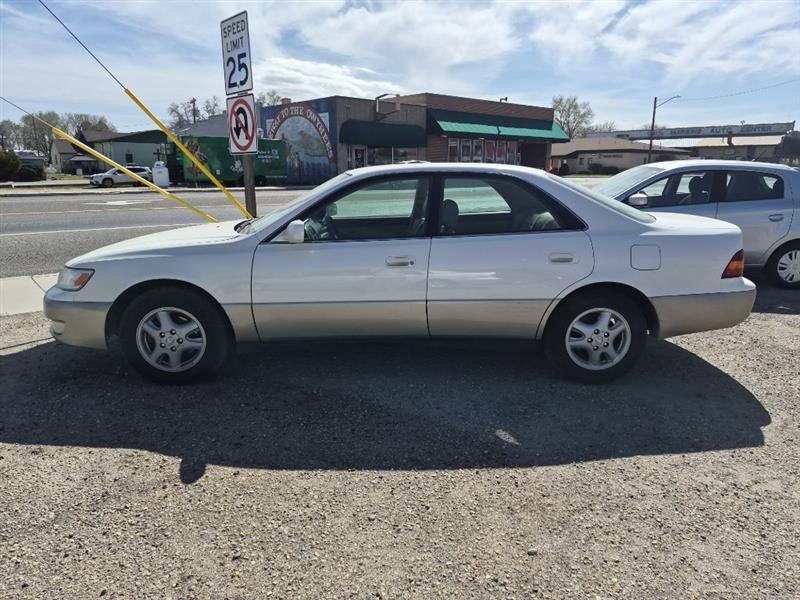 Lexus ES 300 Base 1999