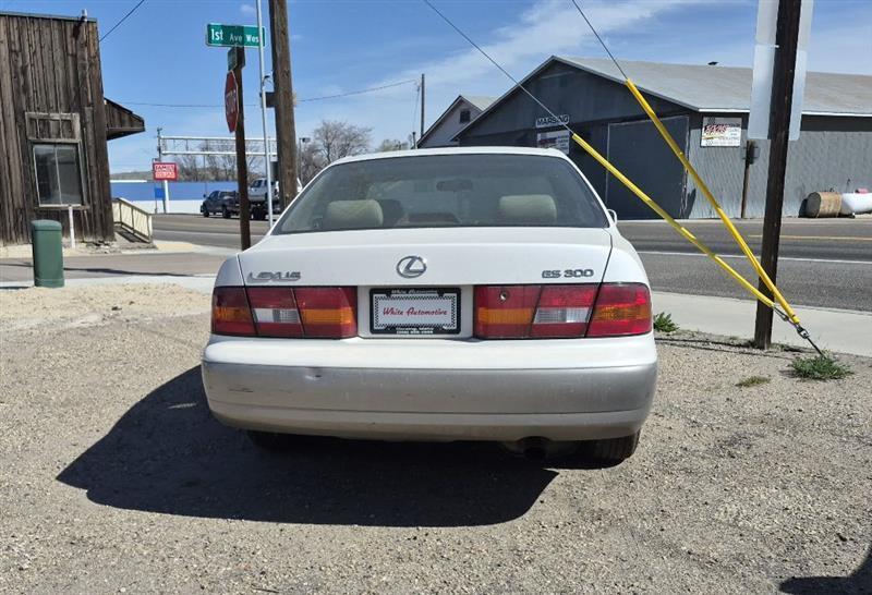 Lexus ES 300 Base 1999