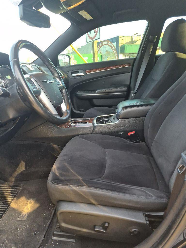 Chrysler 300 Base 2012