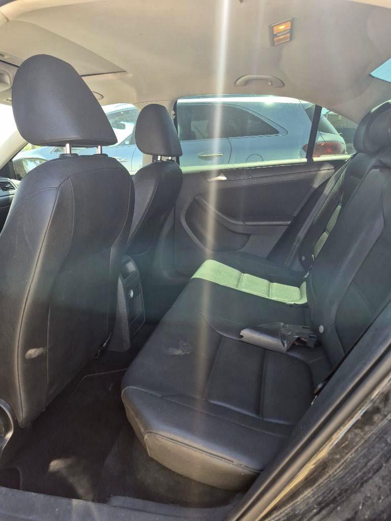 Volkswagen Jetta SE 2011
