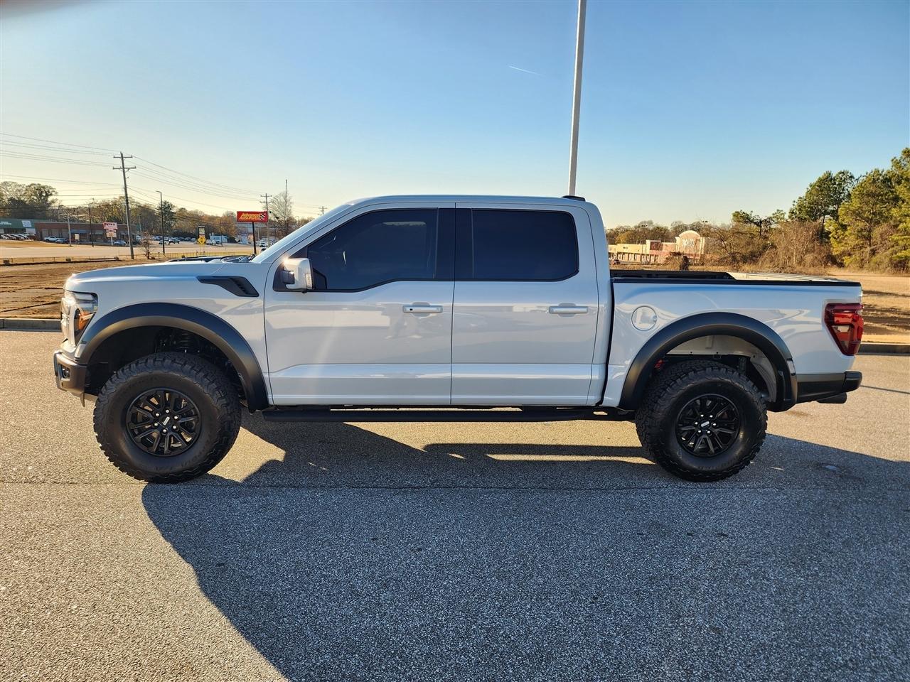 Ford F-150 Raptor SuperCrew 4WD 2025