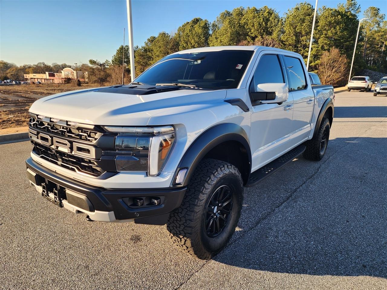 Ford F-150 Raptor SuperCrew 4WD 2025