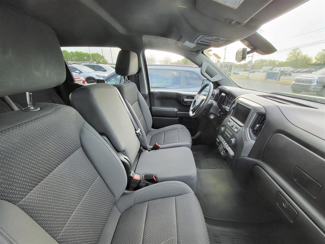 Chevrolet Silverado 1500 Custom Crew Cab Long Box 4WD 2020