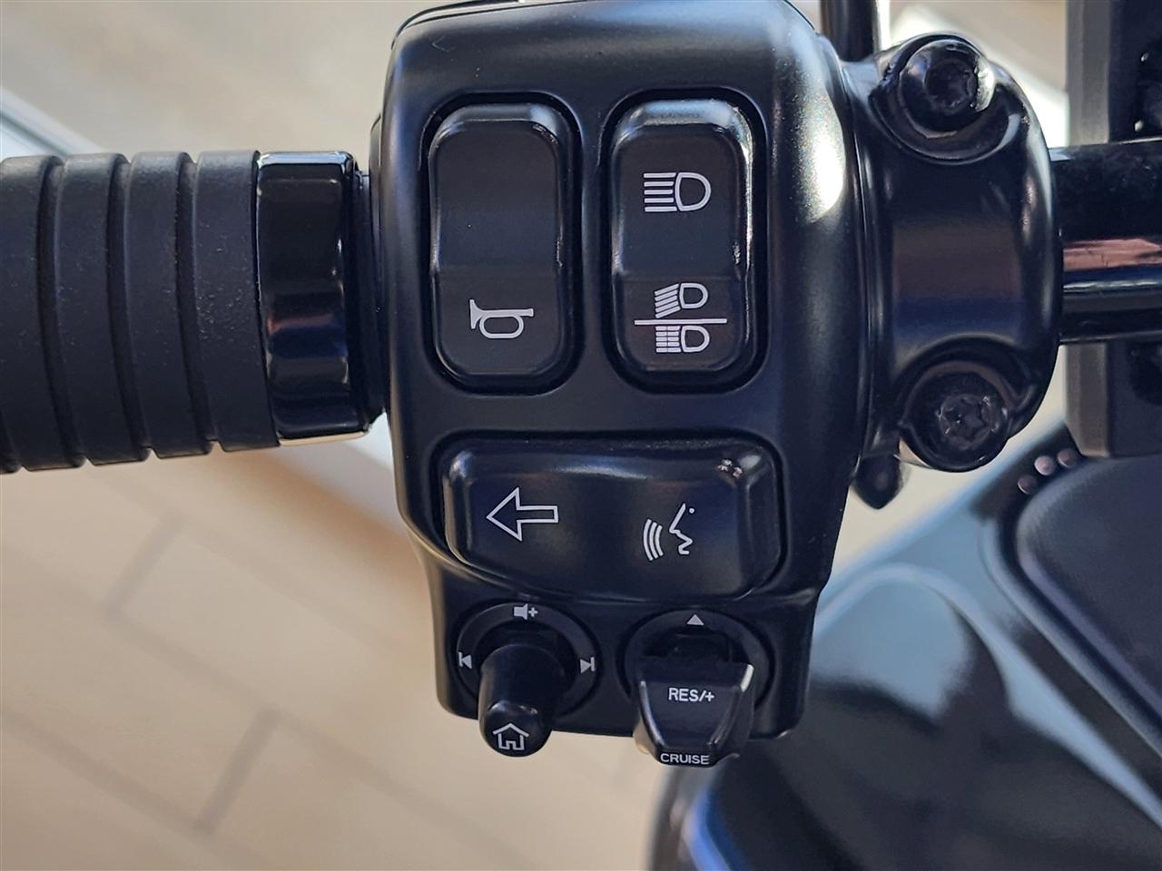 Harley-Davidson FLTRK  2021