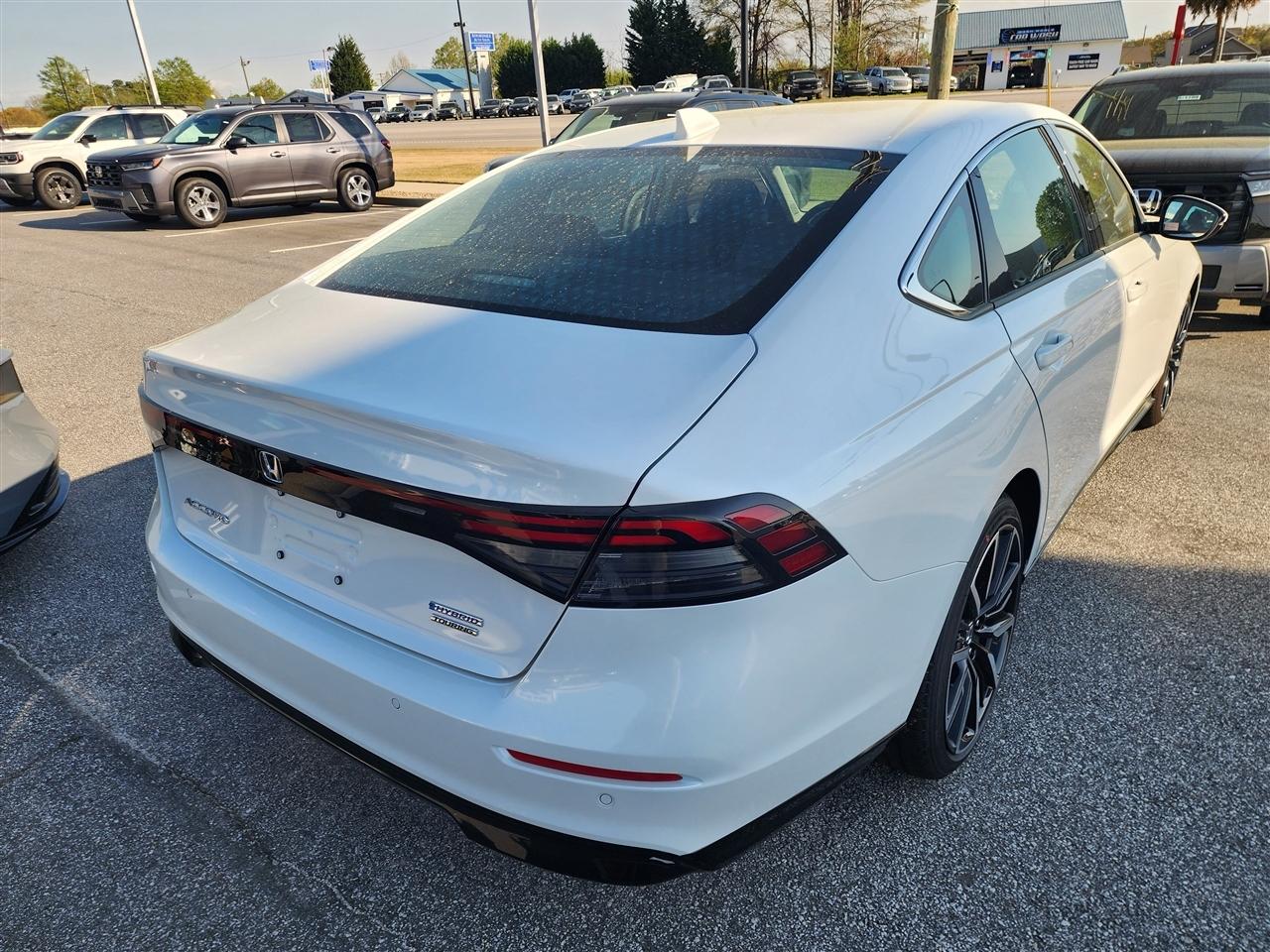 Honda Accord Touring Hybrid 2026