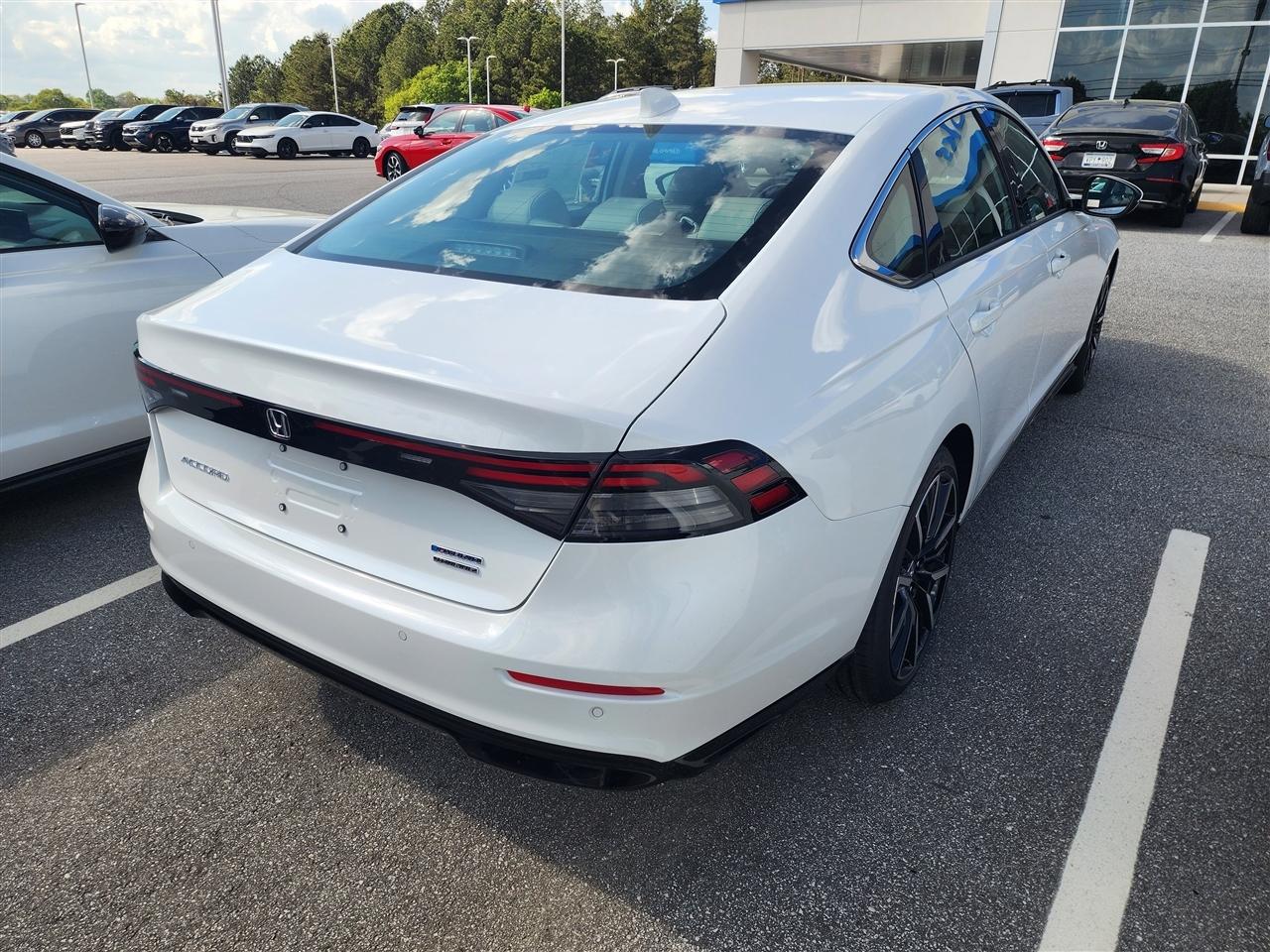 Honda Accord Touring Hybrid 2026