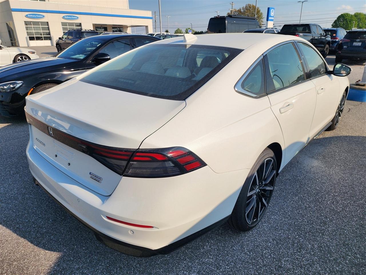 Honda Accord Touring Hybrid 2026