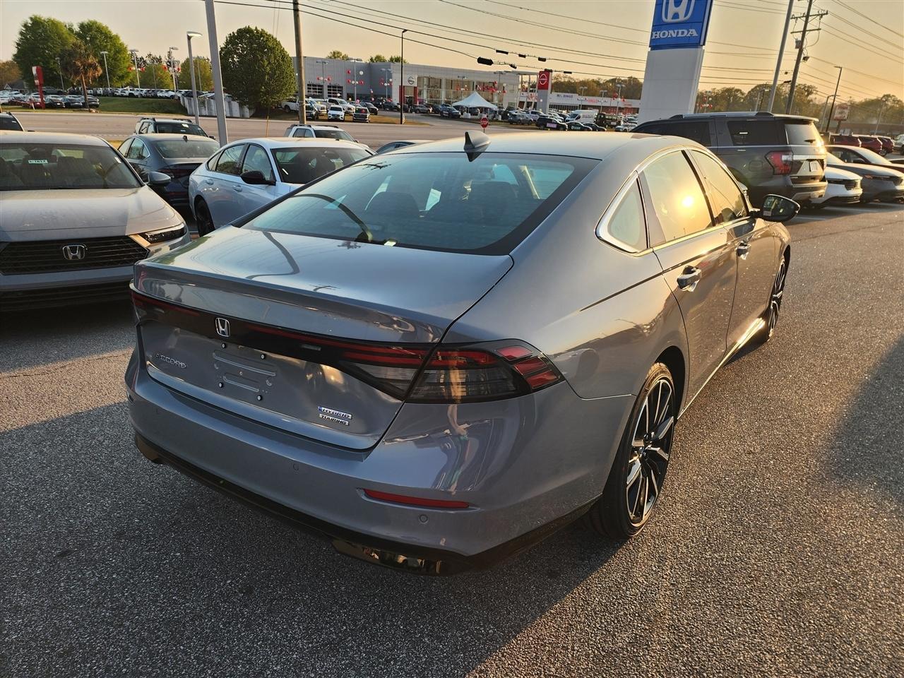 Honda Accord Touring Hybrid 2026