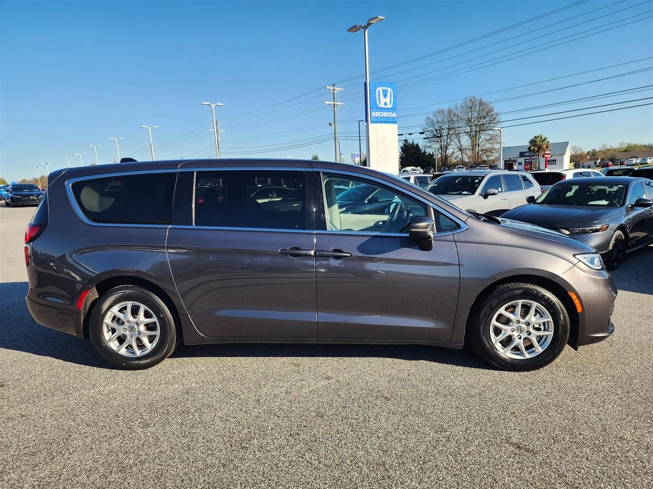 Chrysler Pacifica Touring L 2023