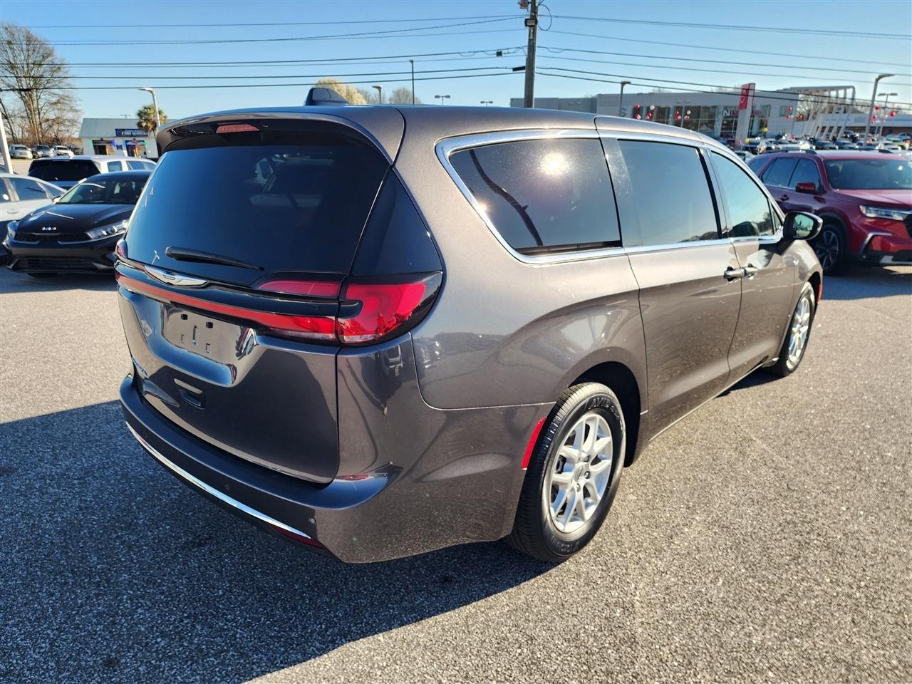 Chrysler Pacifica Touring L 2023