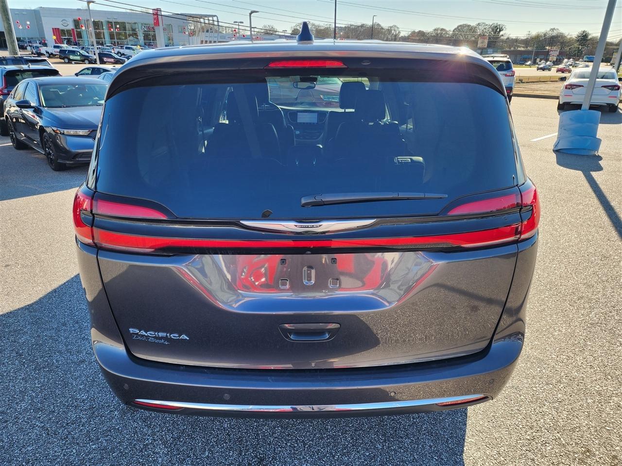 Chrysler Pacifica Touring L 2023