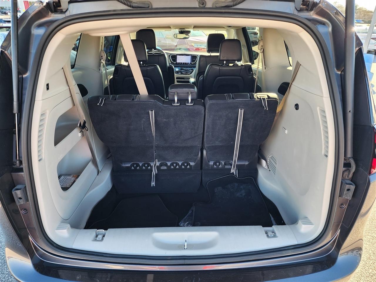 Chrysler Pacifica Touring L 2023