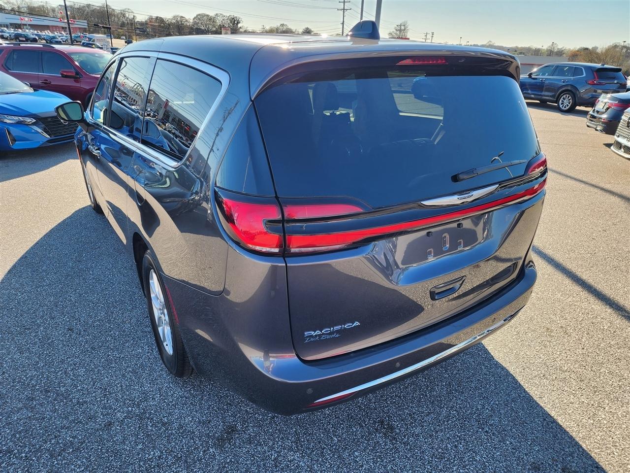 Chrysler Pacifica Touring L 2023