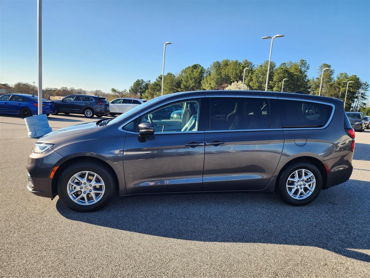Chrysler Pacifica Touring L 2023