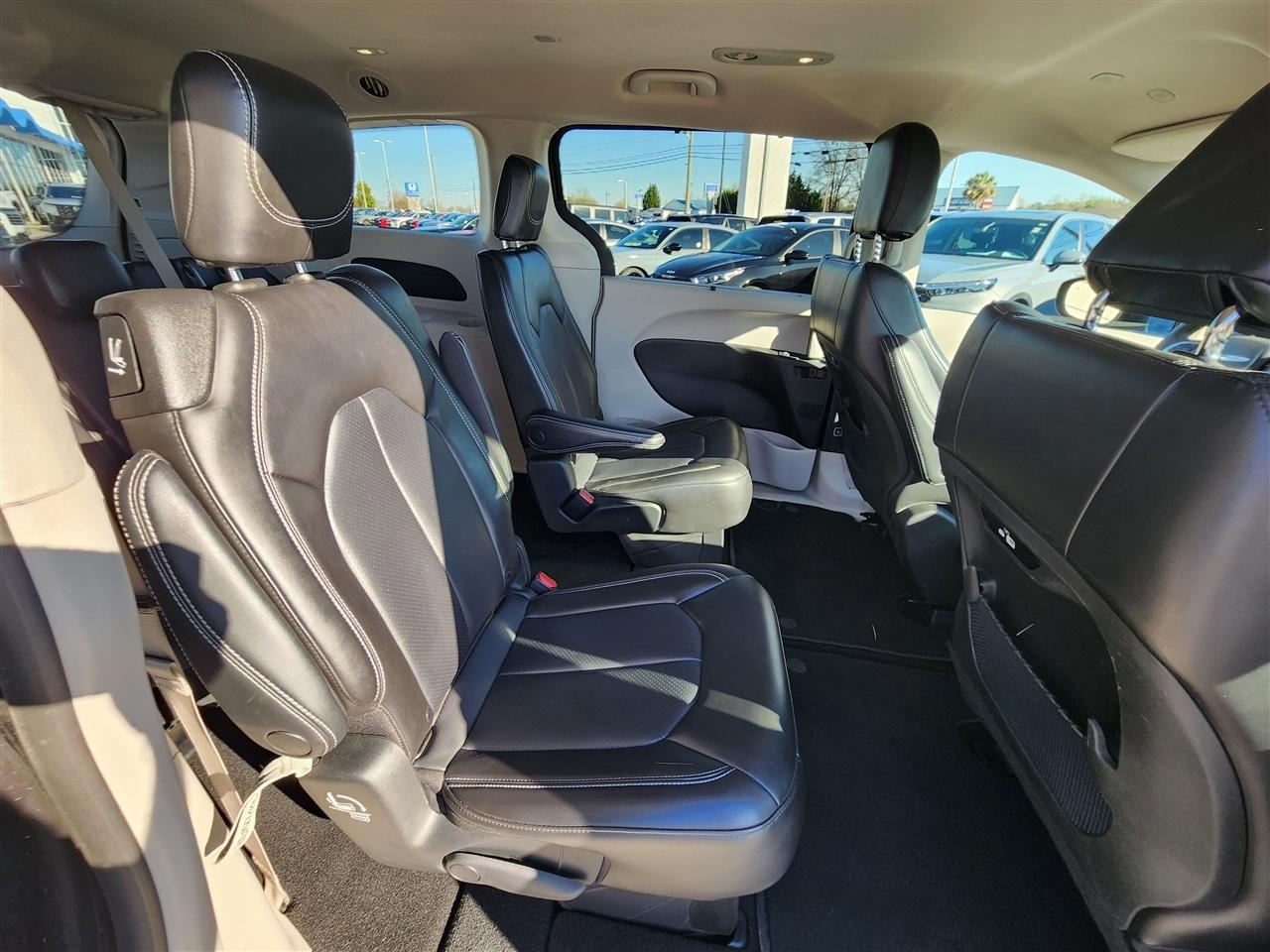 Chrysler Pacifica Touring L 2023