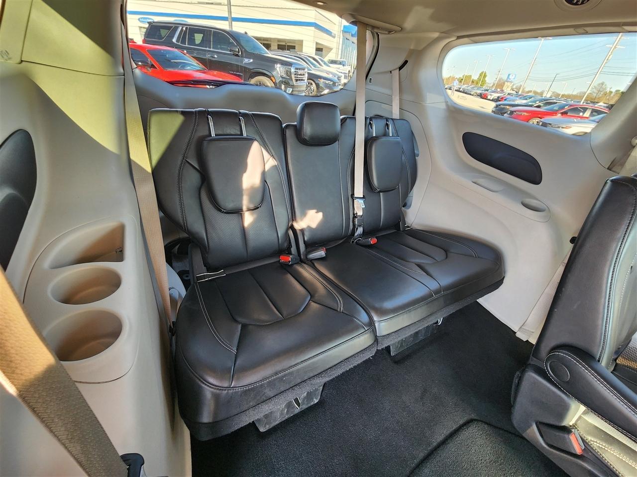 Chrysler Pacifica Touring L 2023