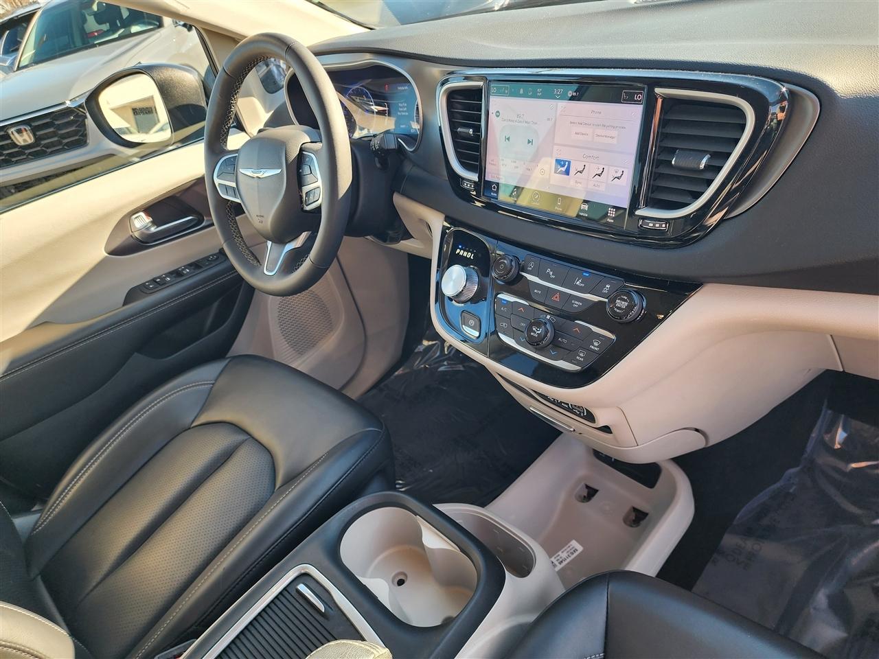 Chrysler Pacifica Touring L 2023