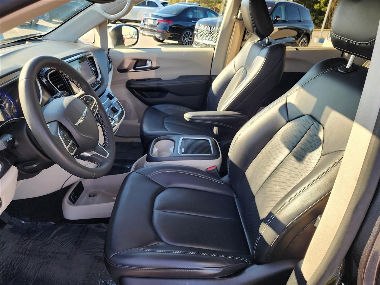 Chrysler Pacifica Touring L 2023