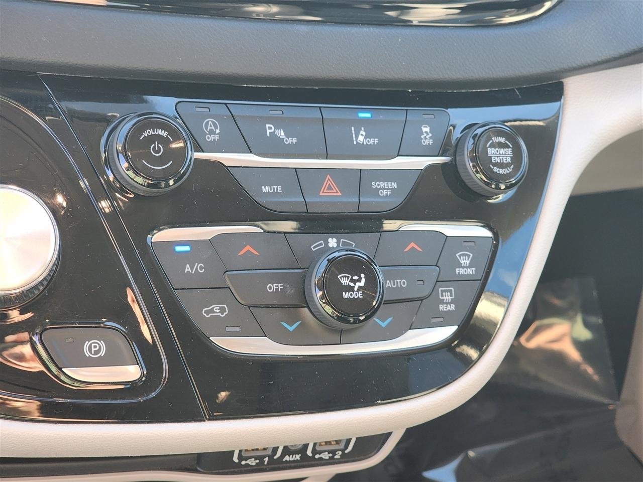 Chrysler Pacifica Touring L 2023