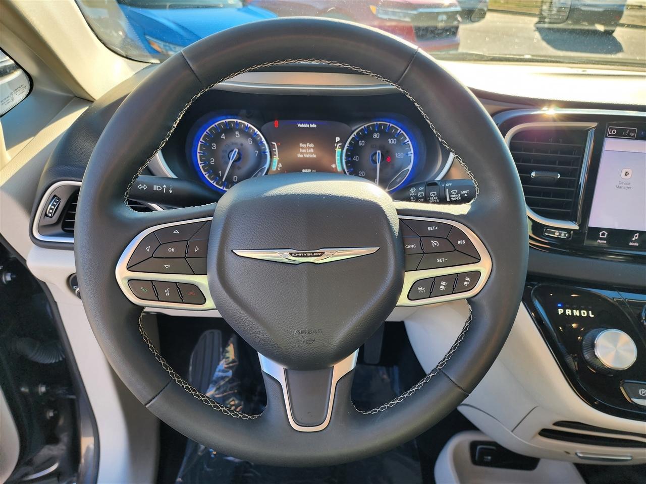 Chrysler Pacifica Touring L 2023