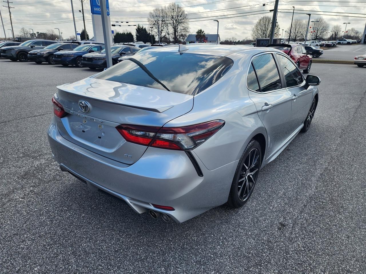 Toyota Camry SE 2023