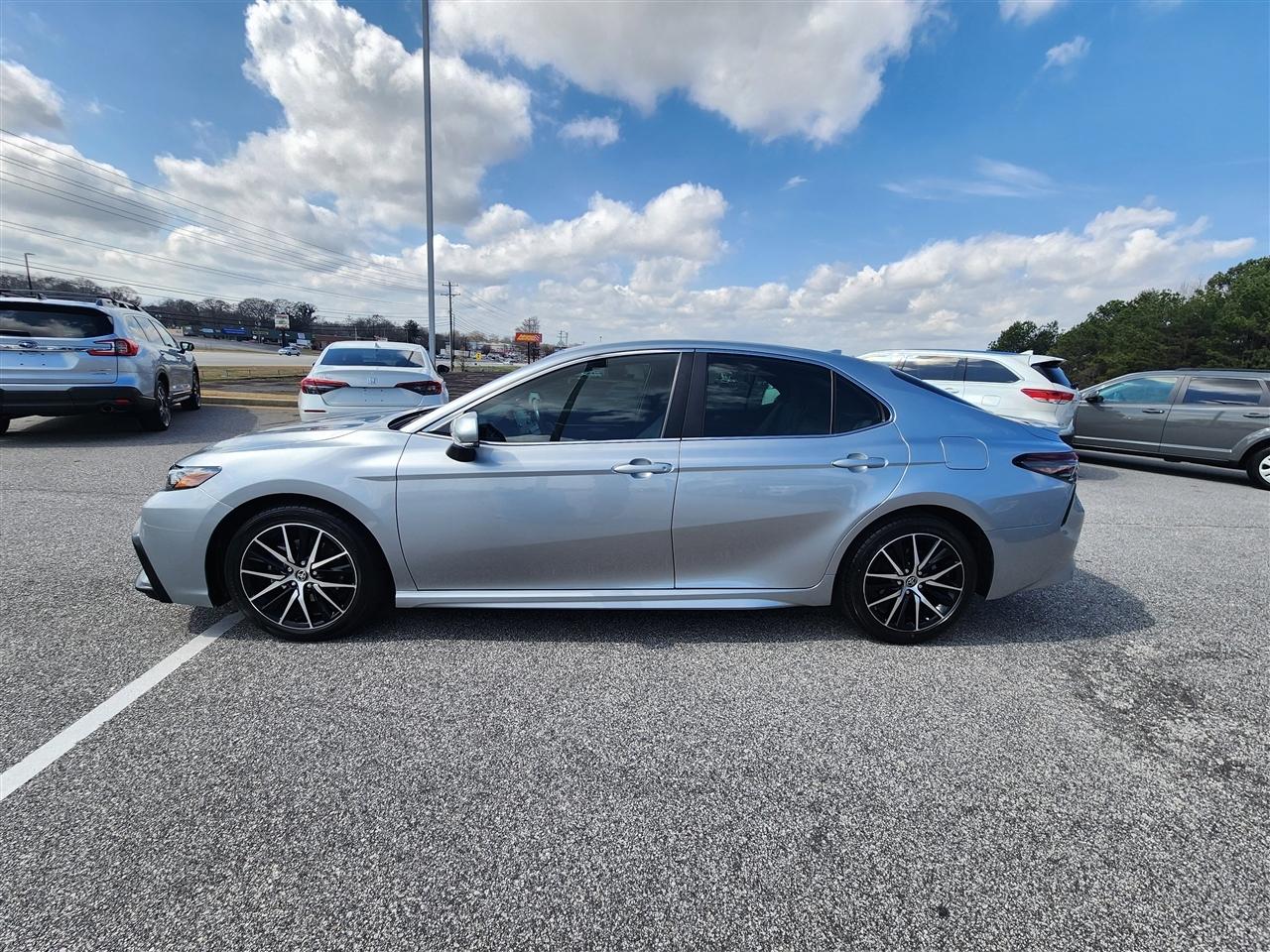 Toyota Camry SE 2023