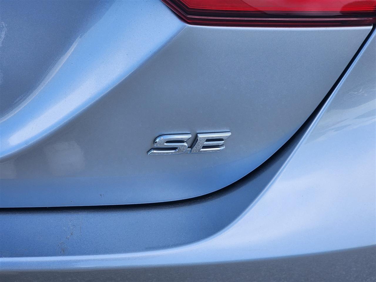 Toyota Camry SE 2023