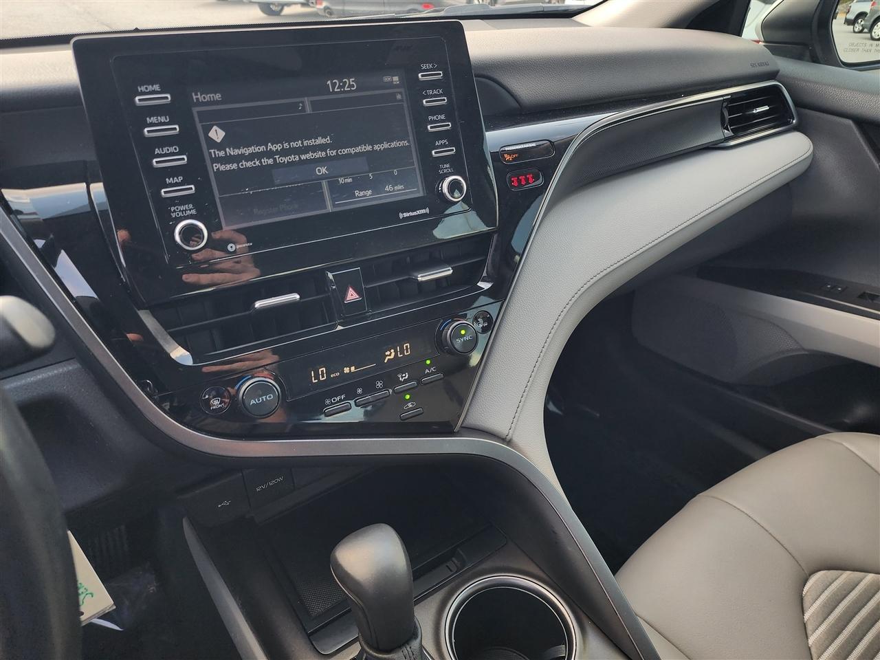 Toyota Camry SE 2023