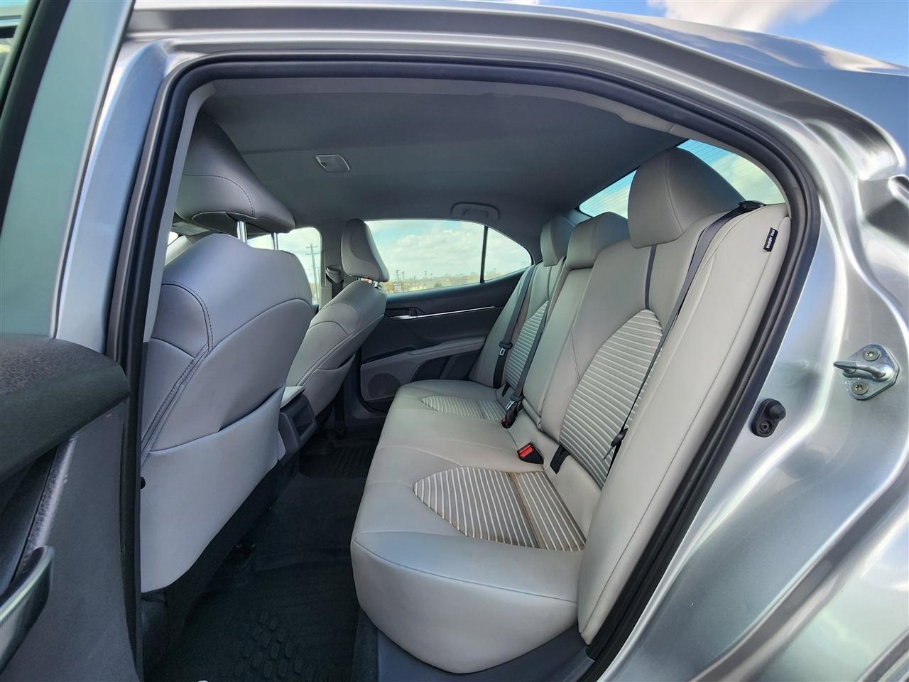 Toyota Camry SE 2023