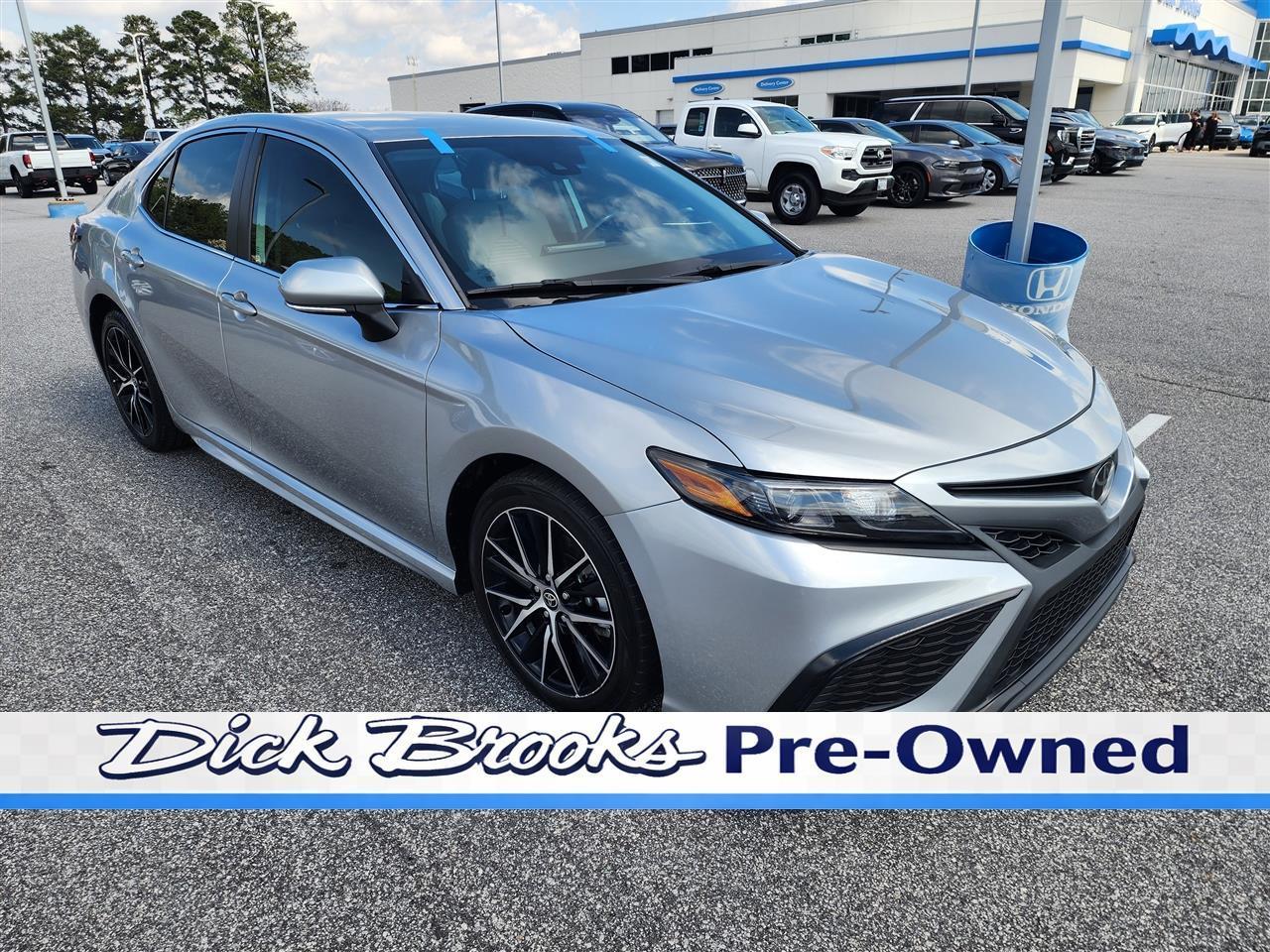 Toyota Camry SE 2023