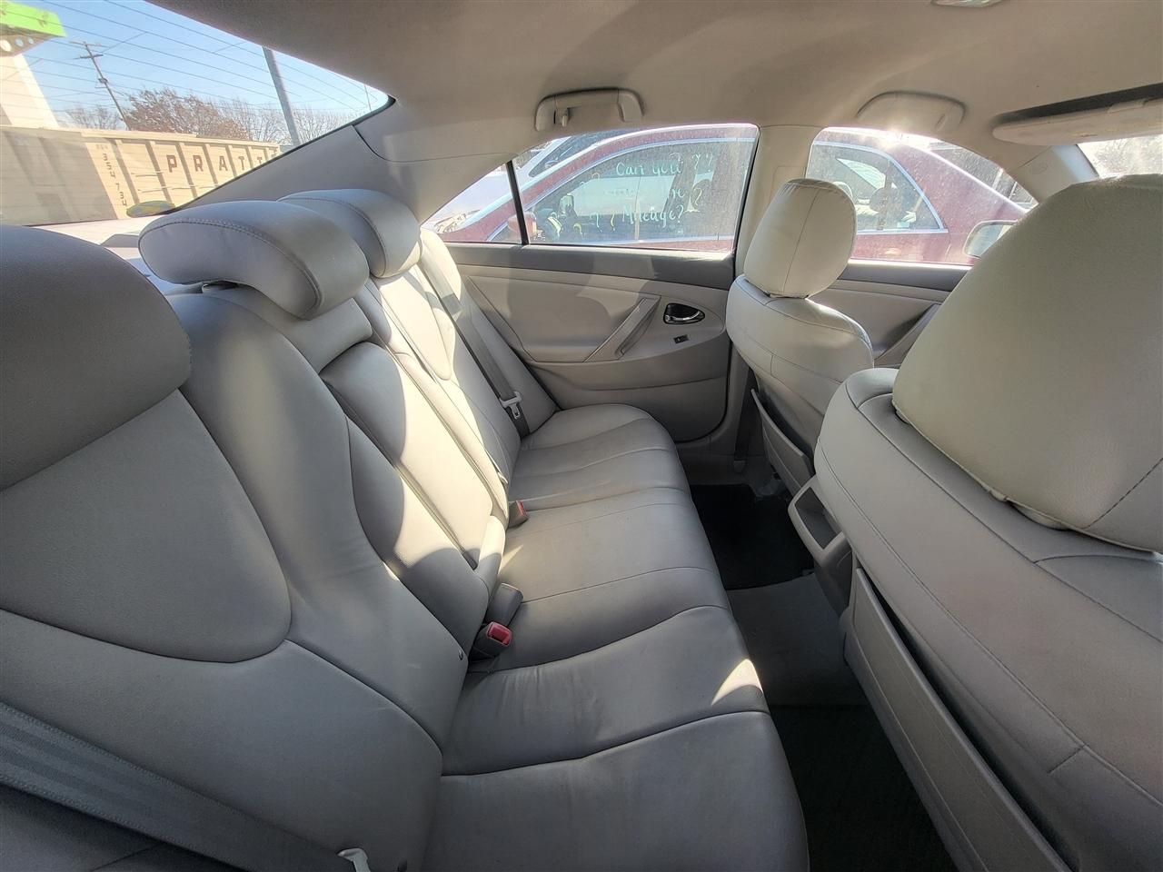 Toyota Camry Base 6-Spd AT 2011