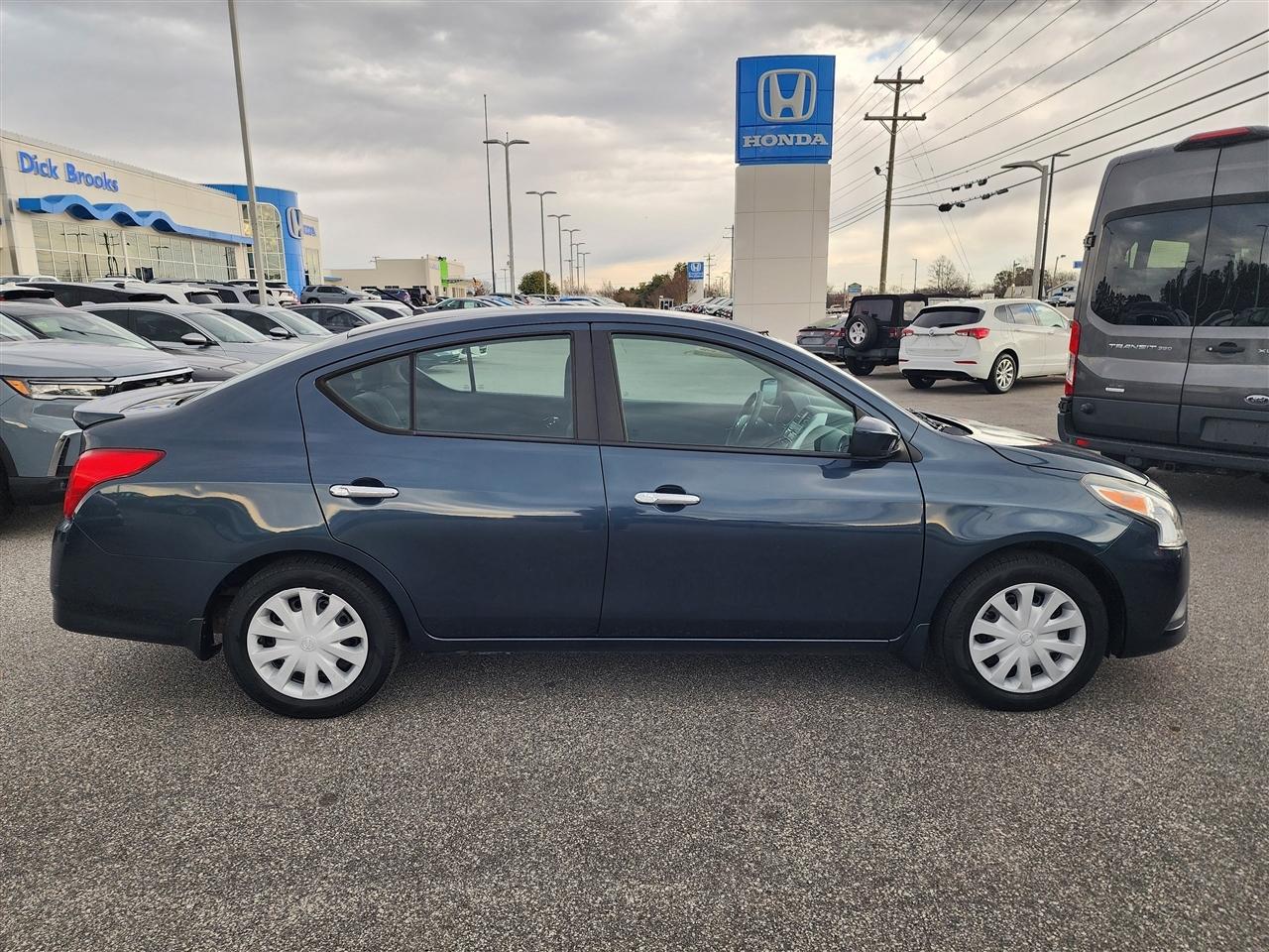 Nissan Versa 1.6 S 5M 2015